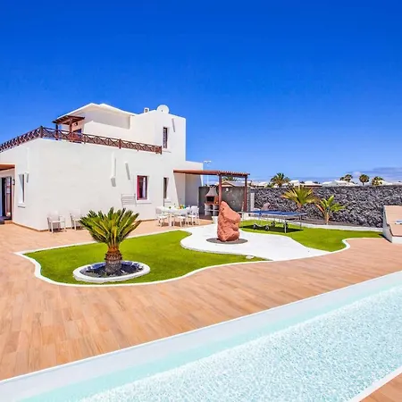 Esmeralda Villa